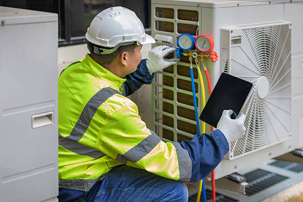 Professional Hvac technician working in Colesburg, IA
